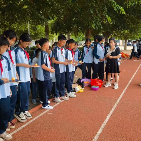 “笑与泪，经历与成长”——记高尔基《童年》阅读交流课研讨活动