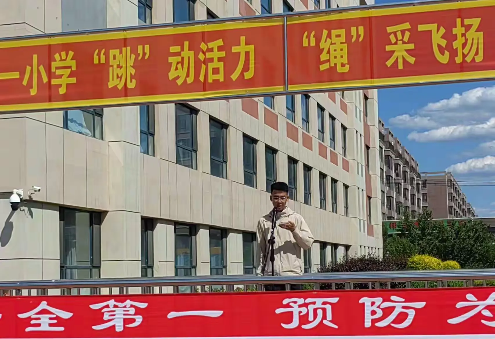简篇-“跳”动活力,“绳”采飞扬
——德惠市第一小学跳绳比赛