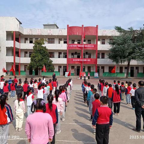 狮子实验小学花园校区“喜迎少先队建队日，争做新时代好队员”主题大队会活动