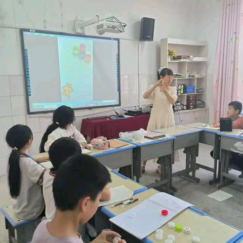 瓶盖虽小      乐享创意 ——北固城小学四年级美术社团