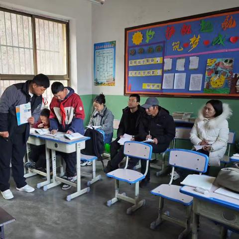 一室多龄，共育希望——记侯堡小学数学、英语复式课堂探索活动