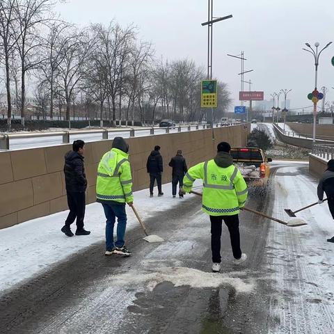 以雪为令，兴平市政全力融雪防冻保畅通