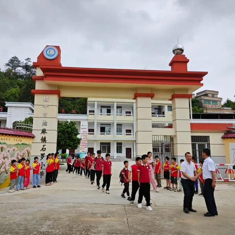 交流学习提升促进步，兄弟学校互助结深情 	---油麻镇中心小学六平分校和油麻镇中心小学石罗分校交流学习活动