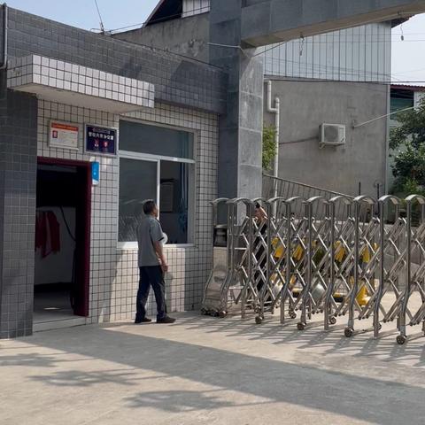 中江县南华镇中心学校反恐防暴演练