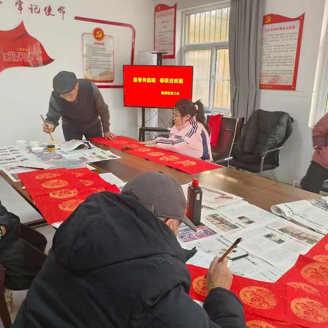 翰墨飘香写春联，扫黄打非入人心 矿务局电厂社区开展写春联活动