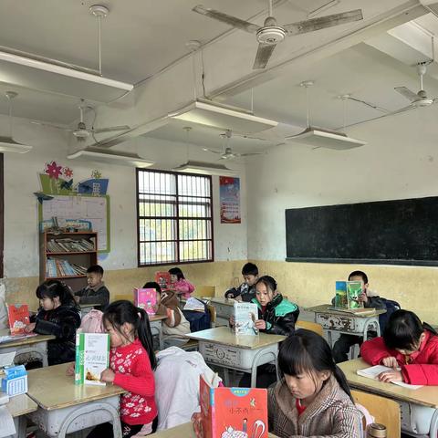 浸润书香心自悦，幸福成长梦飞扬——坪脑小学阅读活动