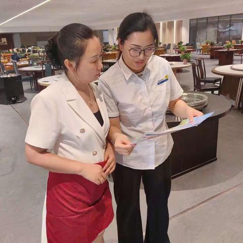 中原银行驻马店利民支行开展反假货币宣传