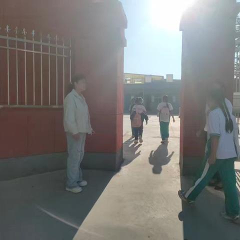 一日常规润童心，习惯养成伴成长一东石桥完小