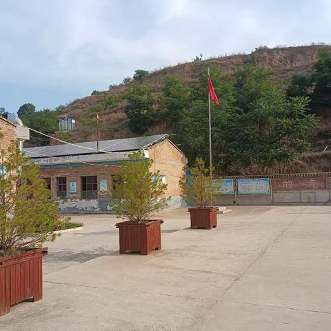 以练筑防，以爱守护 ——罗汉洞乡景村小学开展地震逃生演练活动