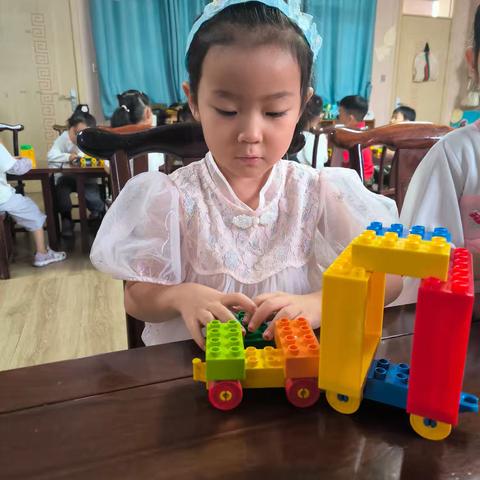 乐高——《拼搭小火车》