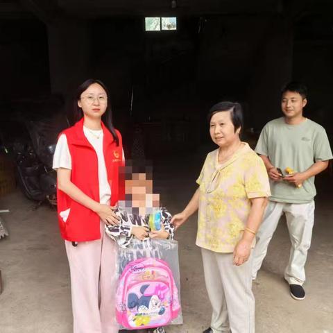 湾里乡妇联开展“六一”走访困境儿童活动！