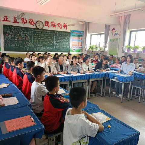 佳县第一小学三年级（1）班诗歌朗诵比赛精彩纷呈