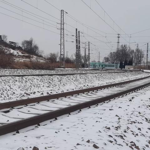 春运返程遇风雪，全力保障助安全