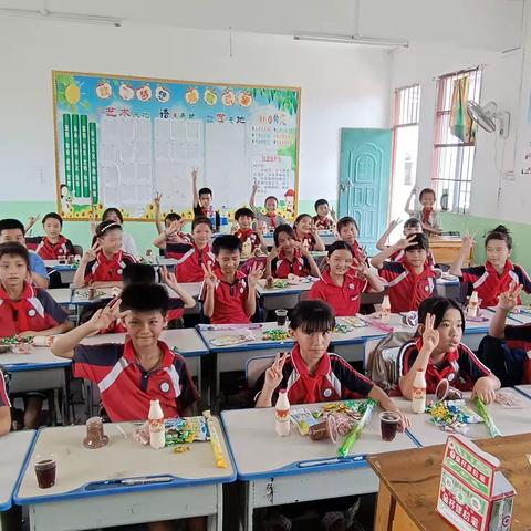 罗江镇中心学校旺华分校——少先队入队仪式暨舞动青春课桌舞比赛