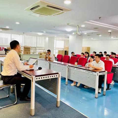 常州分行信用卡中心召开8月总结会