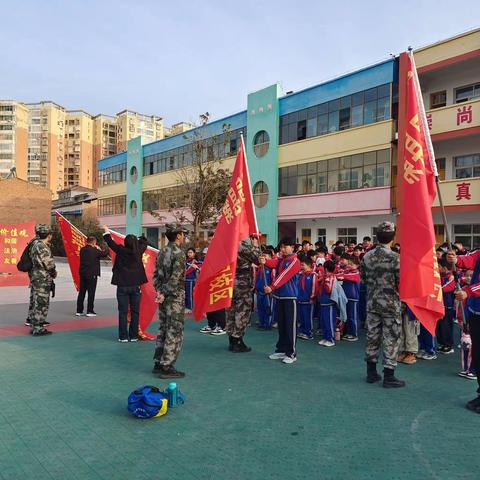 缅怀革命先烈 弘扬革命精神 ----夏邑县第一小学梁园校区开展清明祭英烈活动