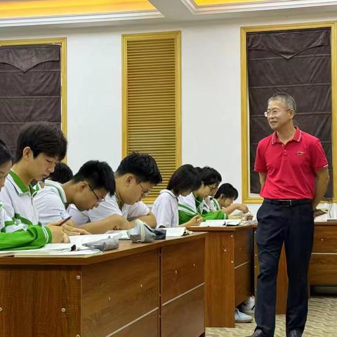 校长授课，躬身垂范 高知引航，笃行致远 ——记2025年海口市中小学校长公开课比赛