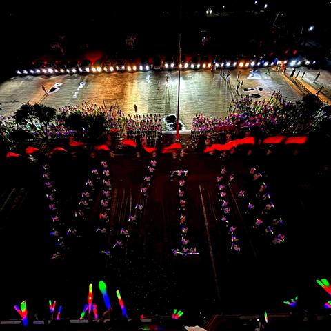 景山策马，笑指青春最高处 题海扬帆，势争年少第一流 ——记海口景山学校高考喊楼活动