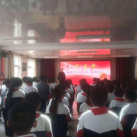 像山泉奉献甘冽     像小鸟拥抱蓝天