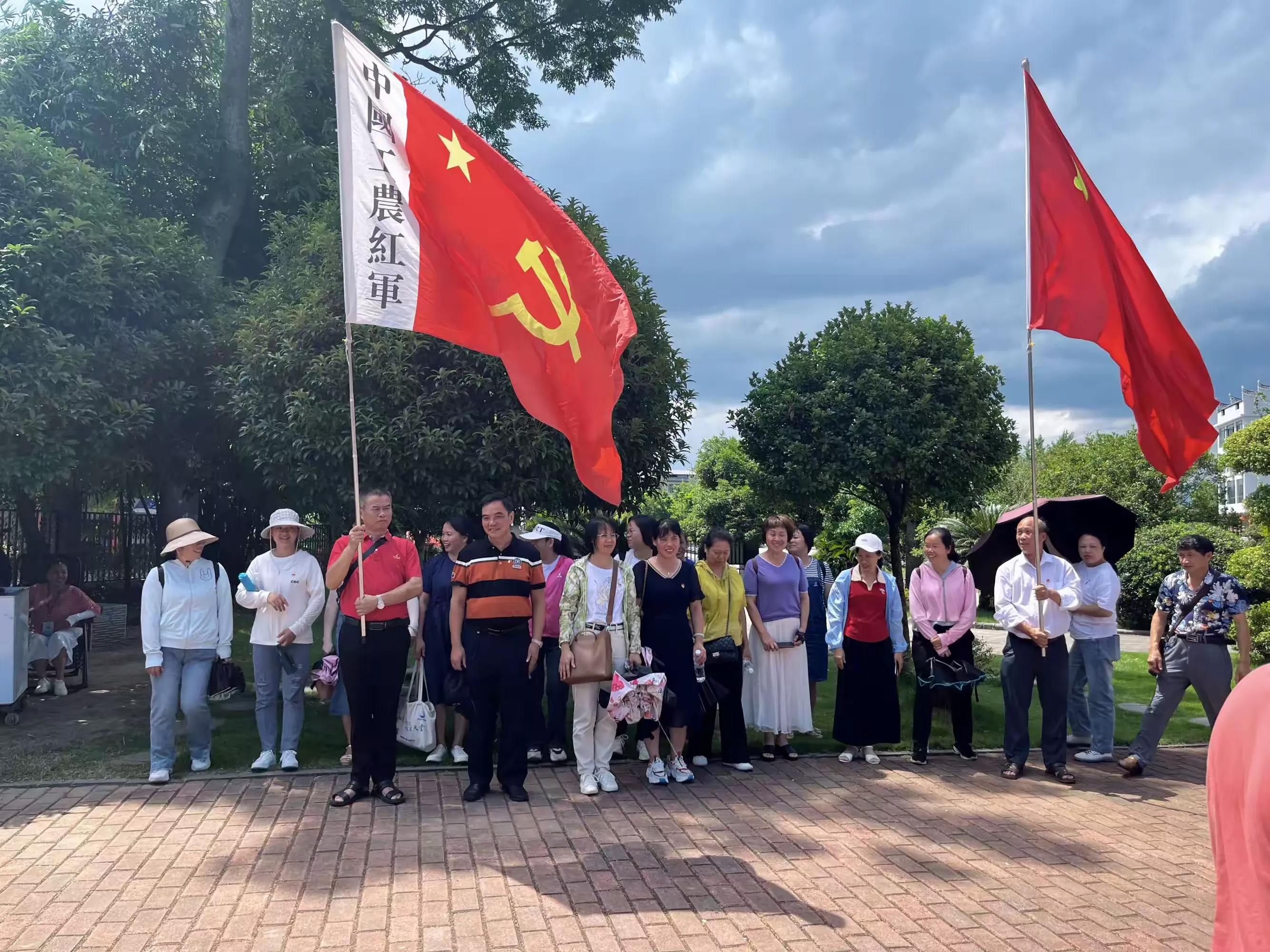 简篇-“践行二十大 奋进新征程 做新时代教育人”红色教育主题活动
