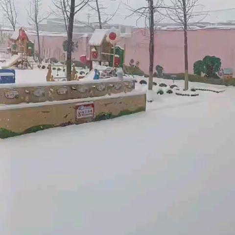 风雪中的守候——冶河镇中心幼儿园扫雪小记