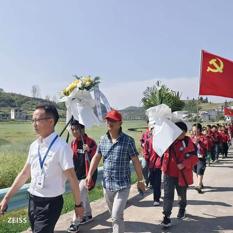 祭奠烈士英魂    传承红色精神 ——波玉小学以党带队清明节扫墓活动