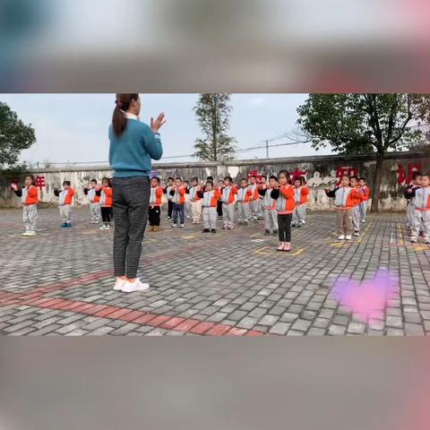 “我爱运动，快乐成长，我爱运动，我更健康，”——温坊小学附属幼儿园运动会花絮