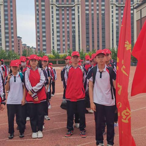 二年十四班“拥抱自然，乐享健康”主题研学旅行活动