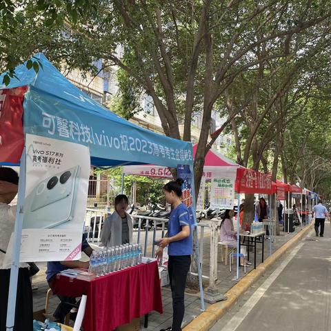 爱心助力高考 情暖莘莘学子——市工商联组织会员企业开展爱心助考活动