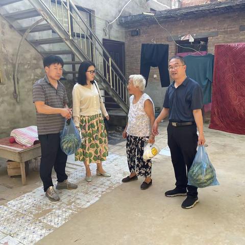 市工商联开展“暑夏送清凉•党暖万人心”帮扶慰问活动