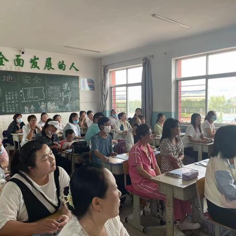 双向奔赴 家校携手筑未来——榆树林子小学家长会纪实活动