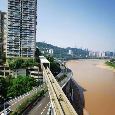 一衣带水，两地三峡