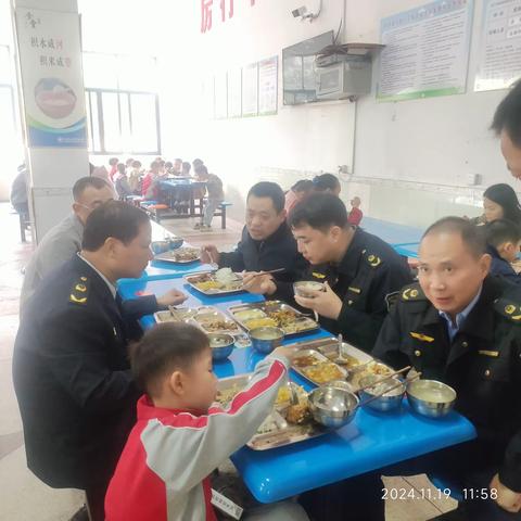 金溪县市场监督管理局开展监管人员 陪餐工作护航校园食品安全
