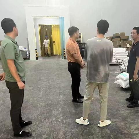 市局食品生产科郭科长一行对金溪县制售假劣肉制品问题和农村假冒伪劣食品问题专项整治情况进行调研