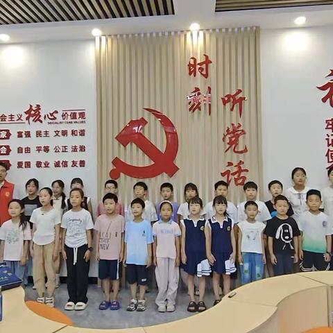 军魂润童心 红色代代传——柳苑社区联合城市之光物业、世纪学校开展八一建军节红色主题教育活动