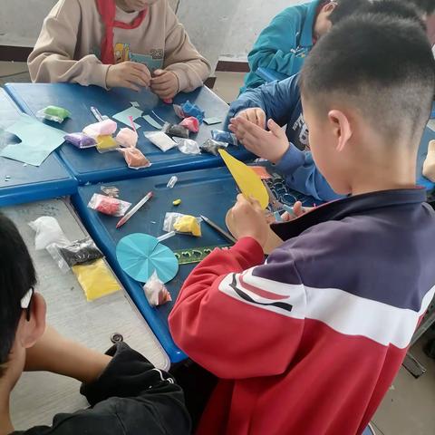 滔河乡小《美丽的海底世界》