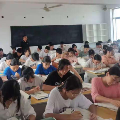 宝丰，160名大学生领取“薪火传递助学金”