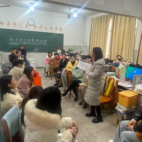 《匠心共筑语文沃土，群策同育教研之花——初中语文教研组首次见面会纪实》