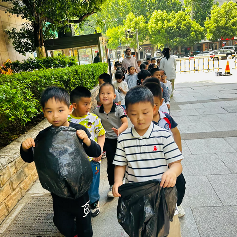 清捡垃圾倡环保，争做环保小卫士——广视小海豚幼儿园大三班社会实践活动
