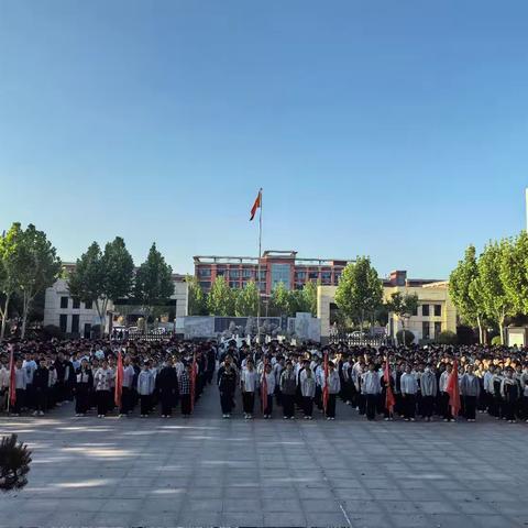 “劳动最光荣，奋斗谱新篇”主题升旗仪式