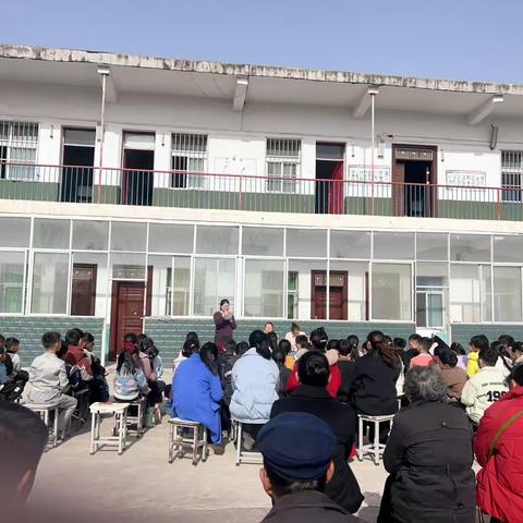 表彰先进，逐光而行  ——2025 秋季期中考试总结表彰会