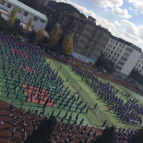 运动伴成长   快乐七色花——四小六（1）班运动会纪实