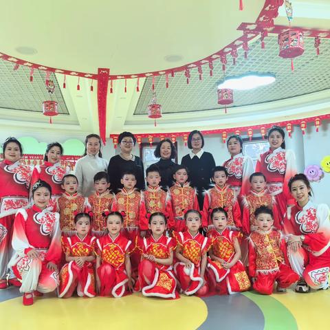 《师幼同台    助力军魂》 ——幼儿园参演新年表彰晚会精彩回顾