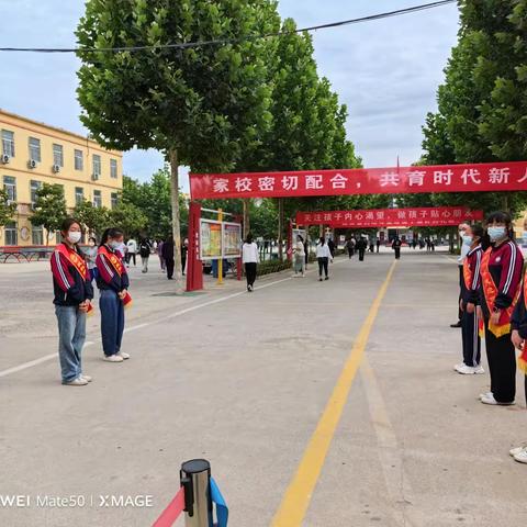 家校共育 静待花开——城关一中召开学生家长会