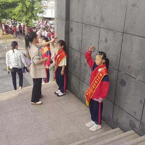 人间最美五月天，不负时光向前行 一一少先队值周小结