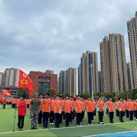 磨炼致敬青春，汗水见证成长，阳光之下2205班的桔色少年