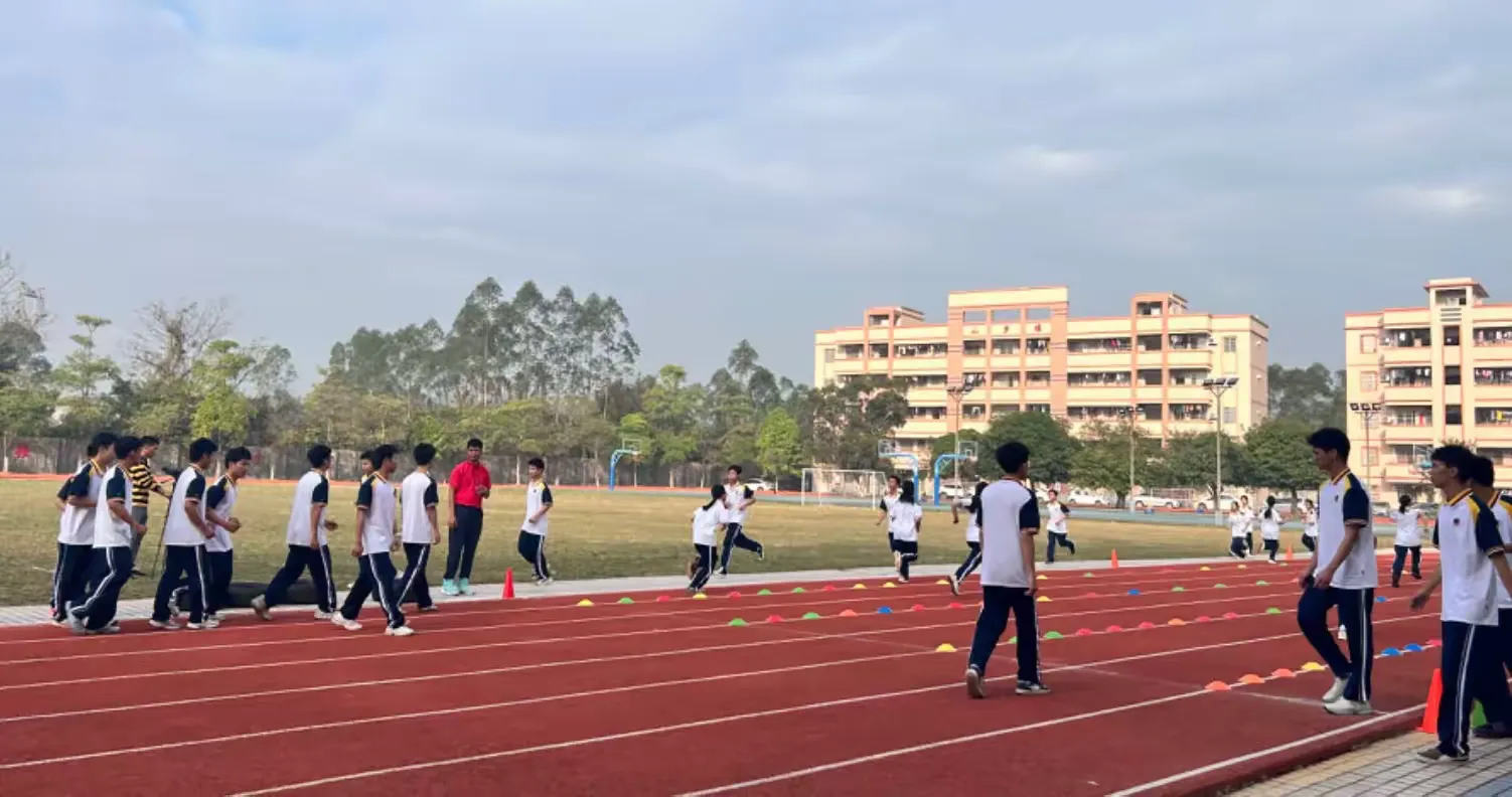 简篇-送教下乡促交流,体育课堂展风采
——江门市江海区梁丽容名师工作室送教下乡暨恩平市高中体育与健康学科先锋基地教研活动