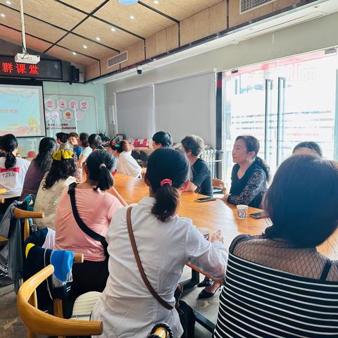 海垦街道“党群课堂”开展“放手与成长的艺术vs干花草帽DIY”主题活动