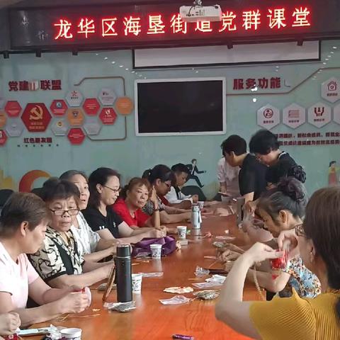 海垦街道“党群课堂”开展“香囊缤纷，端午情浓”香囊DIY活动