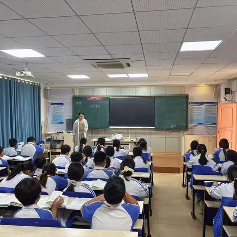新蕊初绽展芳华 三尺讲台育新篇 —— 灵山中学语文新教师汇报课纪实